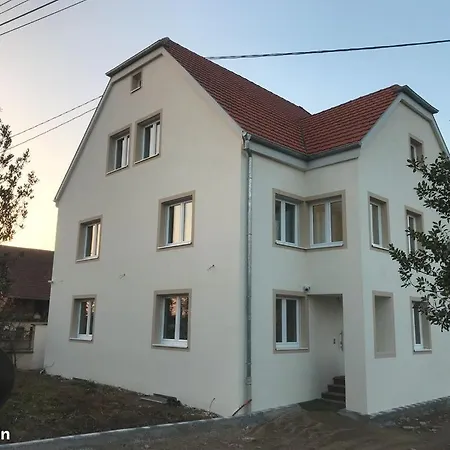De La Chapelle-le Hibou Apartment *