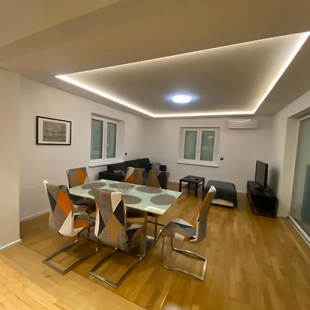 De La Chapelle-le Hibou Apartment *