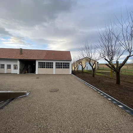 De La Chapelle-le Hibou Lägenhet