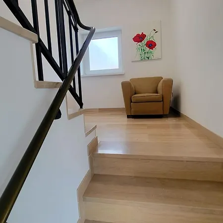 De La Chapelle-le Hibou Innenheim