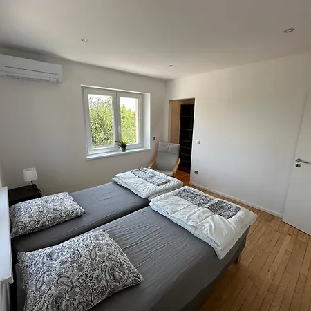 De La Chapelle-le Hibou Lägenhet Innenheim