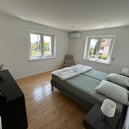 Apartamento De La Chapelle-le Hibou Innenheim