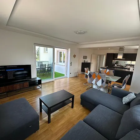 Apartamento De La Chapelle-le Hibou Innenheim